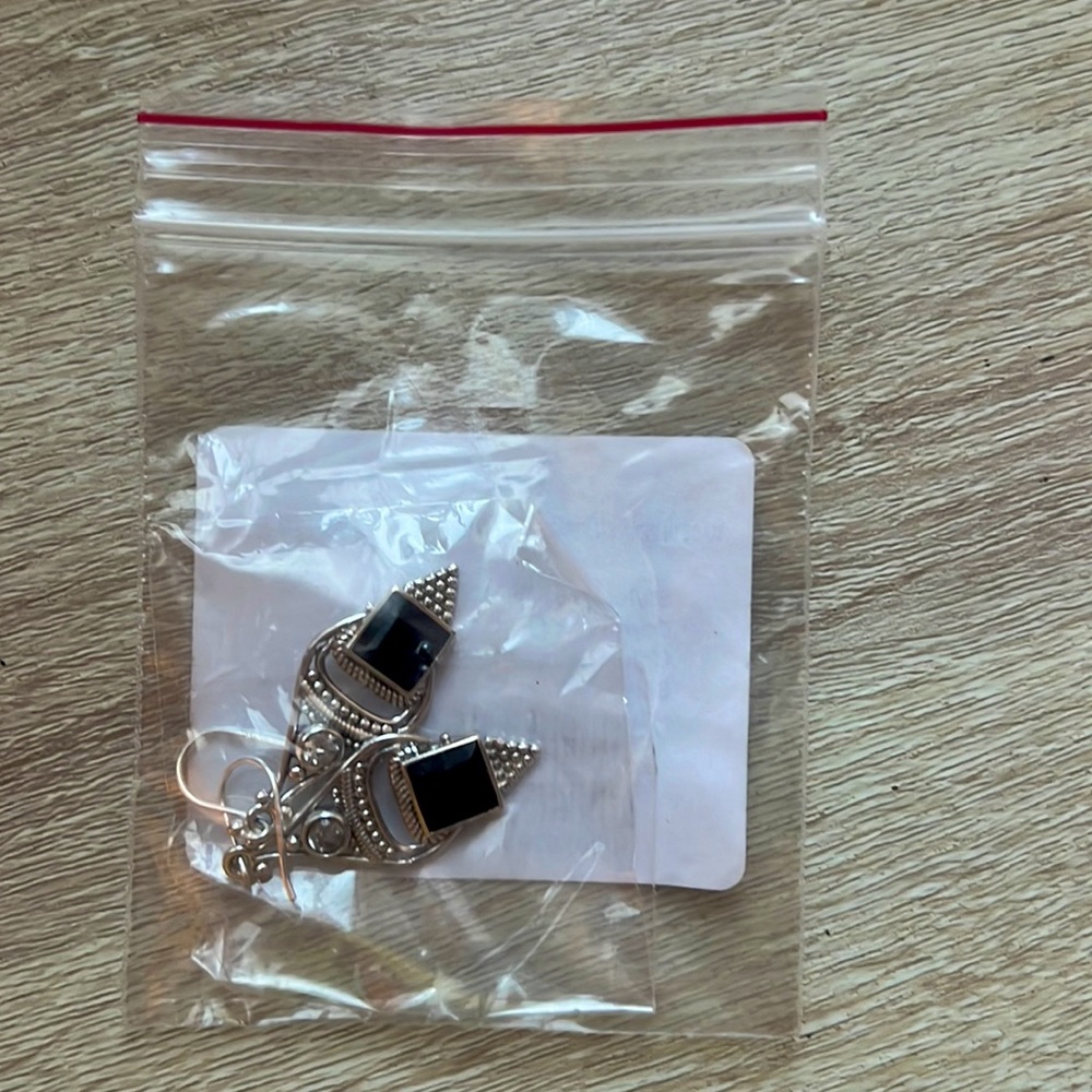 NEVER WORN. Sterling silver, Black Onyx Earrings.